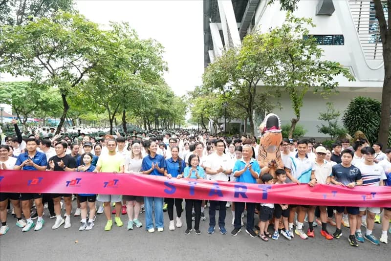 Hơn 2.000 vận động viên tham gia chương trình chạy bộ vì cộng đồng UpRace 2026 tại Trường Đại học Tôn Đức Thắng